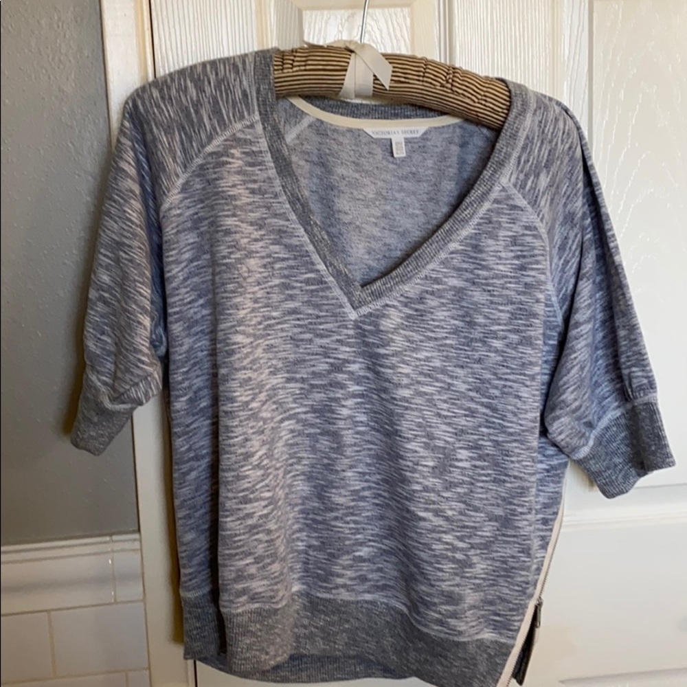 Sweatshirt with zipper detail